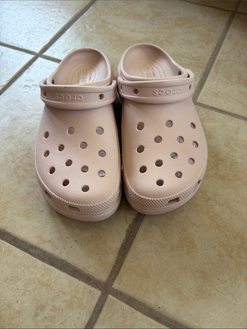 CROCS Womens size 9 in Blush Pink